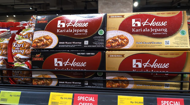 ハウス＆ヴォークスインドネシアが家庭用に販売する、日本のカレーの味を再現したハラルカレー（ＮＮＡ撮影）