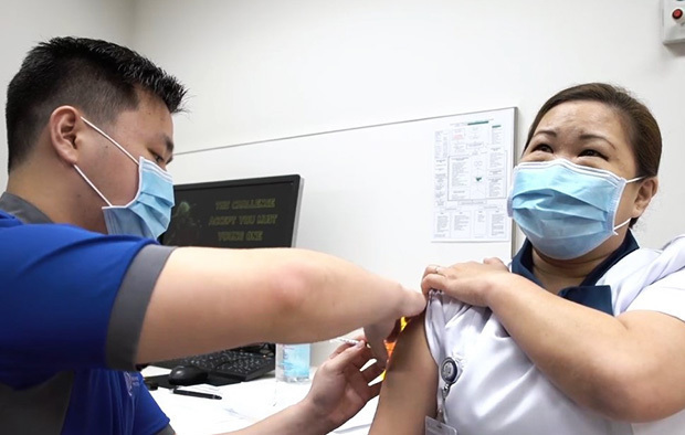 シンガポールではワクチン接種が進んでいる（同国政府の動画より）