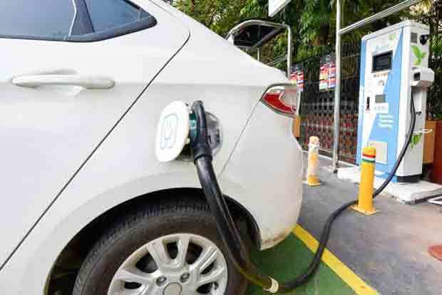 都市部を中心に充電所の設置が進む＝インド首都ニューデリー（ＰＴＩ）