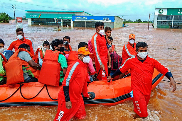 モンスーンの大雨に見舞われたインド西部マハラシュトラ州＝７月26日（ＰＴＩ）
