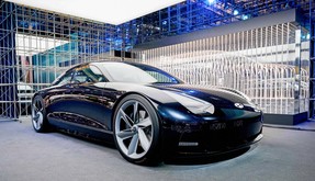 独ミュンヘン国際自動車ショーで公開した現代自「アイオニック６」のコンセプトカー（同社提供）