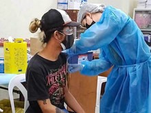 フィリピン政府はマニラ首都圏を中心に新型コロナウイルスのワクチン接種を進めている＝９月、フィリピン・マカティ市（ＮＮＡ撮影）