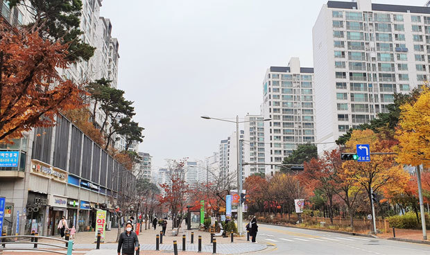 ソウル市内のマンションは平均価格が12億ウォンを超える＝19日（ＮＮＡ撮影）
