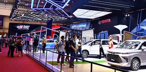 ２年ぶりに開催された国内最大規模の自動車展示・販売会「ガイキンド・インドネシア国際オートショー（ＧＩＩＡＳ）」のようす＝11月11日、バンテン州タンゲラン（ＮＮＡ撮影）