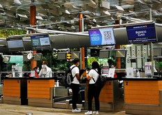 政府は、新型コロナウイルスの新変異株「オミクロン株」の流行を受け、入国規制を強化している＝シンガポールのチャンギ空港（ＮＮＡ撮影）
