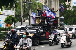 新型コロナウイルスの感染拡大に歯止めをかけられない政府への不満が募り、反体制デモが再燃した＝８月、タイ・バンコク（ＮＮＡ撮影）