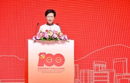 「中国共産党と一国二制度」がテーマのフォーラムであいさつする林鄭月娥（キャリー・ラム）行政長官。中国共産党創建100周年の今年は香港で同党の存在感が急速に高まった＝６月12日（香港政府提供）