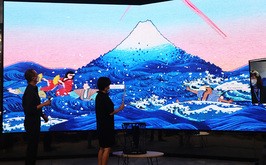 タイの東部チョンブリ県では今月、日本とタイを５Ｇで結び、４Ｋ高画質映像転送のデモンストレーションを実施する実証実験を開催した。日本の国土交通省の「スマートジャンプ」の一環となる（ＮＮＡ撮影）