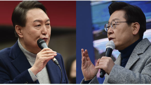 一騎打ちとなる尹氏（左）と李氏＝韓国・仁川市、2022年２月（ＮＮＡ撮影）