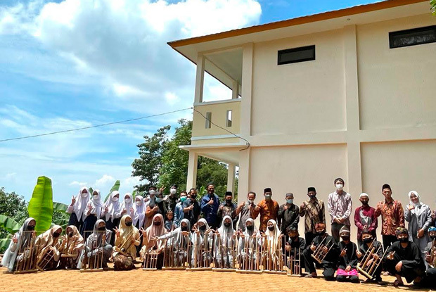 バンドン県に中学校整備 日本政府が支援 Nna Asia インドネシア 社会 事件 バンドン県に中学校整備 日本政府が支援 Nna Asia インドネシア 社会 事件