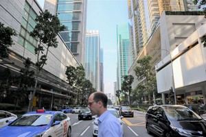 シンガポールの経済成長率は今年、前年比３～４％の水準に落ち着く見通しだ＝シンガポール中心部（ＮＮＡ撮影）