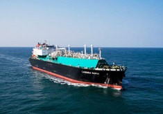 ペトロナス向けの液化天然ガス（ＬＮＧ）輸送船「ラジェンダ・スリア」（川崎汽船提供）