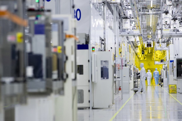 サムスン電子の半導体生産工場。製造現場は注文の処理に追われている状況だ（写真はイメージ、同社提供）