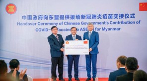 中国政府の支援で新型コロナウイルスワクチン200万回分がミャンマーに供与された＝６月30日、ミャンマー・ヤンゴン（カンボジア外務省提供）