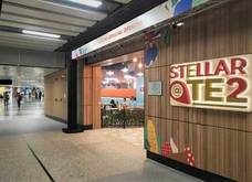 ＪＲ東日本が開業したウッドランズ駅構内の商業施設「ステラ＠ＴＥ２」のメーン入り口＝１日、シンガポール北部（ＮＮＡ撮影）