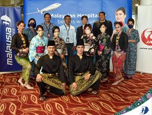 マレーシア航空とＪＡＬは、クアラルンプール―羽田線の就航記念式典を開催した＝14日、スランゴール州セパン（マレーシア航空のフェイスブックより）