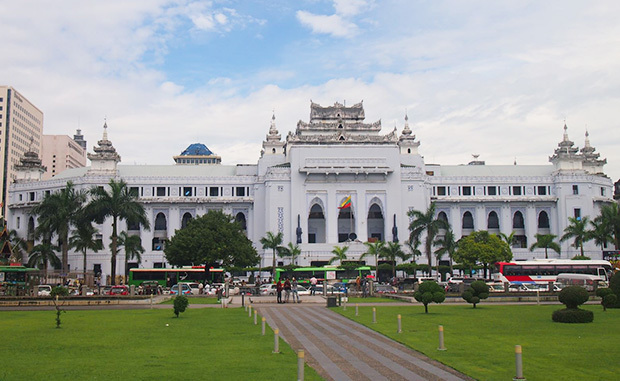 ヤンゴン市庁舎（筆者撮影）
