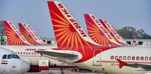 先月、国内線で24本の増便を決めたエア・インディア。今年１月に地場財閥タタ・グループの傘下となり、事業基盤を強化している（ＰＴＩ通信）