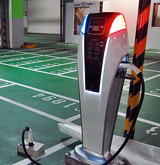超高層ビル「台北101」地下２階の駐車場に設けられているＥＶ充電スタンド（裕隆電能提供）