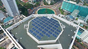 スルヤ・ダヤが開発・運営するジャカルタ中心部の屋根置き太陽光発電施設（三井物産提供）