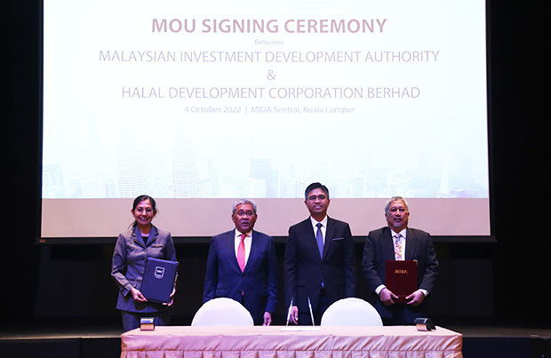 マレーシア投資開発庁とハラル開発公社は、ハラル産業の振興に向けた覚書を締結した（マレーシア投資開発庁提供）