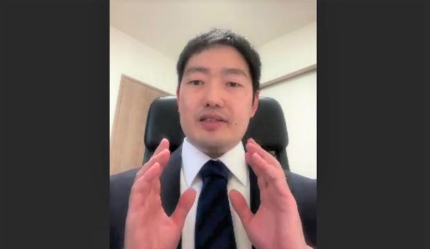 ＮＮＡの取材に応じる三菱ＵＦＪ銀行のグローバルマーケットリサーチアナリスト、横尾明彦氏（ＮＮＡ撮影）