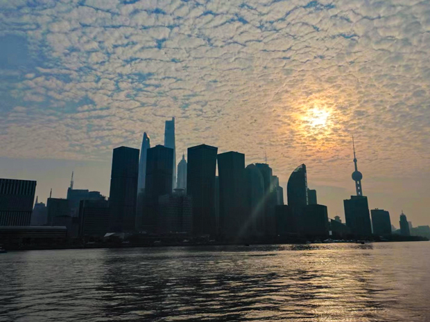 上海の景気はロックダウンを境に急激に悪化した＝上海市
