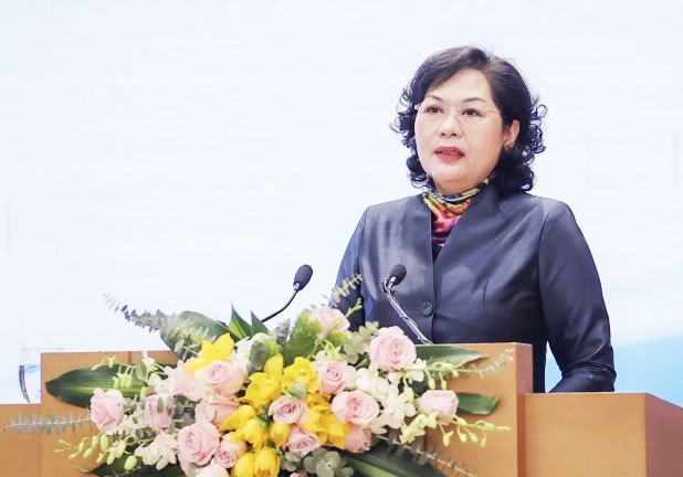 首相主催の会議でスピーチするベトナム国家銀行のグエン・ティ・ホン総裁（国家銀提供）