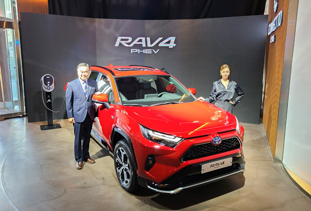 韓国トヨタが公開したＳＵＶ「ＲＡＶ４」のハイブリッドモデル＝韓国（ＮＮＡ撮影）