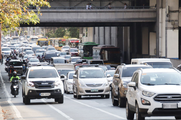 エネルギー省は電気自動車の比率を引き上げる具体策を示した＝９日、マニラ首都圏ケソン市（ＮＮＡ撮影）