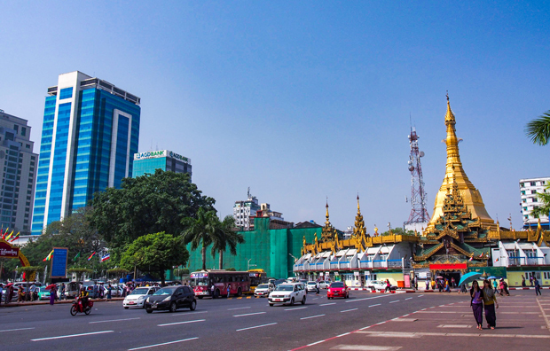 ヤンゴン市街地中心部スーレー・パゴダ（筆者撮影）