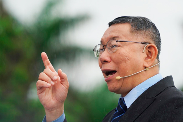 台湾民衆党主席の柯文哲・前台北市長は総統選出馬に向けて政見を発表した＝20日、新北（中央通信社）