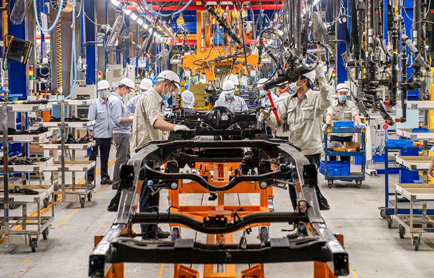 新車販売台数の不振で自動車の生産も落ち込みが続いている（商工省の公式サイトから）