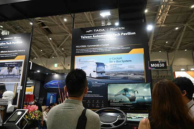 和碩聯合科技はスマートコックピットを展示した＝30日、台北（ＮＮＡ撮影）