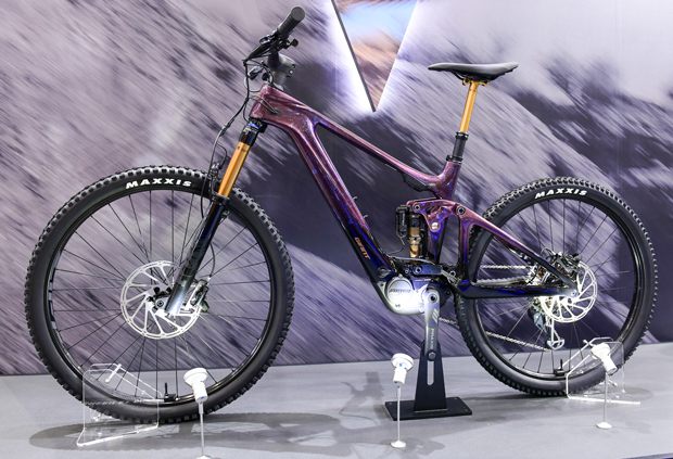 巨大機械工業が台北国際自行車展で公開した電動アシスト自転車の新モデル（ＮＮＡ撮影）