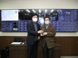 海運大手ＨＭＭは、積極的な輸出物流支援を行ったとしてＬＧ電子から感謝状を受け取った＝韓国（同社提供）