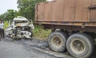 トラックと車が衝突し、少なくとも８人が死亡＝22日、インド北部ウッタルプラデシュ州（ＰＴＩ）