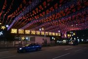 香港の中国返還25周年を祝うイルミネーションが、香港各地に登場＝25日（新華社）