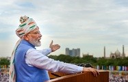 インドの独立記念日に演説するモディ首相＝15日、首都ニューデリー（ＰＴＩ）