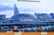 インドのバイシュナウ鉄道相は28日、記者会見で国内の主要な鉄道駅３カ所の再開発計画を説明した（ＰＴＩ）